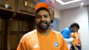 Sachin Tendulkar Instagram - The Medal Ceremony 🏅 in the dressing room just attained “LEGENDARY” status 🙌 

#TeamIndia was in for a surprise when someone 𝗜𝗡𝗦𝗣𝗜𝗥𝗔𝗧𝗜𝗢𝗡𝗔𝗟 announced the best fielder award 🫡🔝

#CWC23 | #MenInBlue | #INDvSL