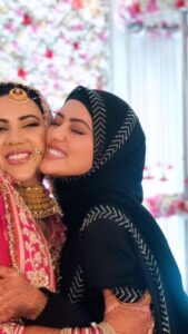 Sahar Afsha Instagram - Everything happens on right time & right reason ❤️ taking you guys back to my valima ❤️ the bond is forever @sanakhaan21 allahamdulliah 

:

:

:

:

:

:

:

:

:
#sanakhan #saharafsha #wedding #valima #hijab #muftimenk #thoughtoftheday #islamicquotes #lifequotes #deen #ummah