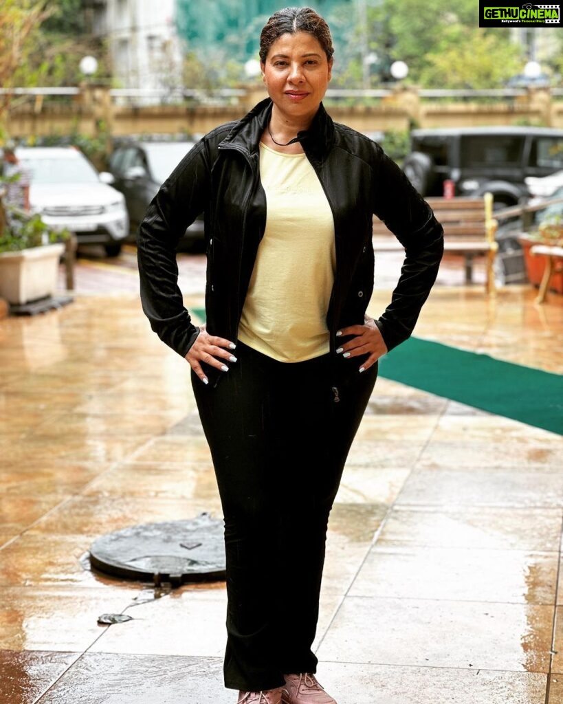 Sambhavna Seth Instagram - The Most Beautiful thing You can wear is Confidence 😻😻😻 Bas mere Andar wahi Missing hai🤪🤪