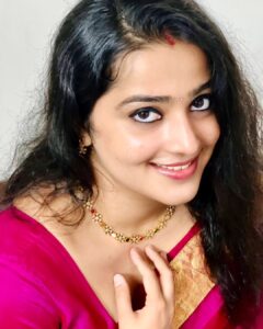 Samskruthy Shenoy Instagram - Jewellery is simply icing on the cake 😉❤

Thank you for this beautiful necklace set @kanakadhara_jewellery ❤

#happiness #jewellerycollection #kanakadharajewellery #samskruthyshenoy #samskruthy #collab