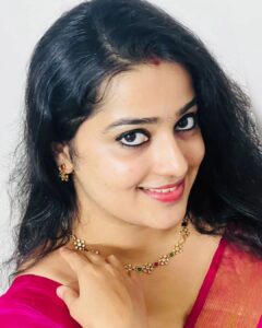 Samskruthy Shenoy Instagram - Jewellery is simply icing on the cake 😉❤

Thank you for this beautiful necklace set @kanakadhara_jewellery ❤

#happiness #jewellerycollection #kanakadharajewellery #samskruthyshenoy #samskruthy #collab