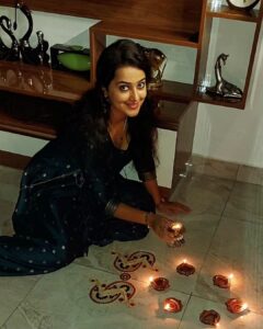 Samskruthy Shenoy Instagram - 🪔Happy Diwali 🪔

#samskruthyshenoy #samskruthy #diwali #diwali2023 #deepawali #festivaloflights #happiness
