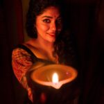 Samyukta Hornad Instagram - Happy Deepavali :) Desginer: @hariniramakrishna Make up and hair: @haavya.thom Photographer: @nirghun