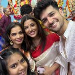 Sanchita Banerjee Instagram - Thank you so much for making our darshan so special..we had a great time @daskalpana59 ❤️😇🙏🏻🤗 @ruhaansaapru #darshan #durgapuja #happy #smile #instagram #ootd #picoftheday #instalike #love #positivity #blessed
