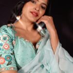 Sanchita Shetty Instagram - Keep smiling 🩵 VC : @aaronprince_photography Makeup & hair style : @makeup_by_jayanthi Costume : @naziasyedofficial #saree #sareelove #sareefashion #sareelover #sanchita #sanchitashetty #spreadlovepositivity ❤️