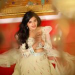 Sanchita Shetty Instagram - 🌷 Photography : @aaronprince_photography Makeup & hair style : @rifas_makeup Costume : @naziasyedofficial #saree #sareelove #sareefashion #sareelover #festive #festivevibes #deepavali #diwali #diwalivibes✨ #sanchita #sanchitashetty #spreadlovepositivity ❤️