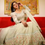 Sanchita Shetty Instagram - 🌷 Photography : @aaronprince_photography Makeup & hair style : @rifas_makeup Costume : @naziasyedofficial #saree #sareelove #sareefashion #sareelover #festive #festivevibes #deepavali #diwali #diwalivibes✨ #sanchita #sanchitashetty #spreadlovepositivity ❤️