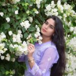 Sangeetha Bhat Instagram - A flower blossoms for its own joy….. #sangeethabhat #sangeethabhatsudarshan #actressforever #bougainvillea #hoovucheluvellatandenditu #lucknawichikankarikurti Badami, Pattadkal, Aihole