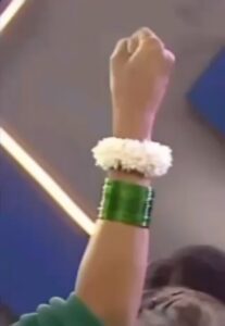 Sangeetha Sringeri Instagram - So beautiful so elegant and so POWERFUL💥
ಈ 'ಕಿಚ್ಚನ ಚಪ್ಪಾಳೆ' ಗೆದ್ದ 'ಬಳೆ', ಮತ್ತು ಬಳೆ ತೊಟ್ಟ ಕೈಯನ್ನು ಅಕ್ಕರೆಯಿಂದ ಕೈ ಹಿಡಿದು ಮೇಲೆತ್ತಿದ ಕರುನಾಡಿಗೆ ನಮ್ಮ ಅನಂತ ಧನ್ಯವಾದಗಳು 🙏

In awe of the men and women who are showing support on social media by posting their photos 😊
Your support has touched our hearts deeply ❤️

Watch Big Boss streaming on @colorskannadaofficial and @officialjiocinema 

#BBK10 #SangeethaSringeri #HappyBigboss #CrushOfKarnataka #KicchanaChappale #ColorsKannada #JioCinemas #BigBossKannada #Trending