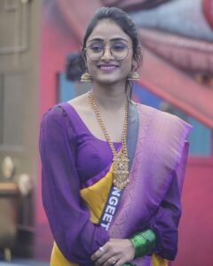 Sangeetha Sringeri Instagram - A dash of purple💜 and whole lot of sunshine 💛
How beautiful is this saree looking on her!

Watch her on @colorskannadaofficial and  @officialjiocinema 

#BBK10 #SangeethaSringeri  #HappyBigboss #ColorsKannada #JioCinemas #BigBossKannada #Trending