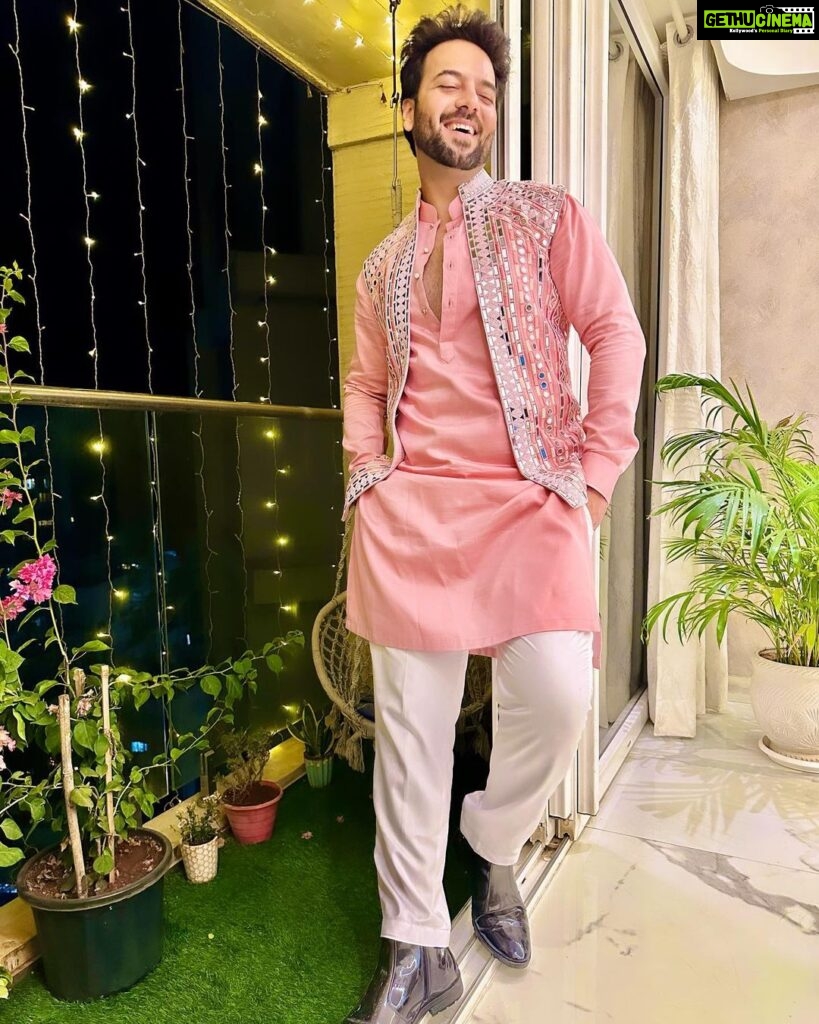 Sanjay Gagnani Instagram - Cultural Passport ❤️ Outfit @bharat_reshma #embracingthefestivevibes