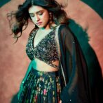 Sanskruti Balgude Instagram – Dramatic, ain’t it ?… ♠️

@asopalav 
@nehachaudhary_ 
@nikhilmore77 
@truptihairstylist 
@santushtimahadeo 
@ishreyaskeskar 

#sanskrutibalgude  #lehenga  #blacklove