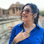 Sapna Vyas Instagram - From boardrooms to brunches, to weekend adventures and traditional soirées in between, this Svaara necklace is my versatile style companion. 💎✨ @svaraajewels