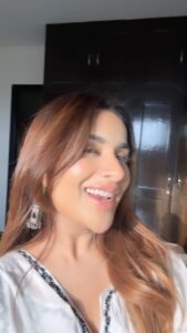 Sara Gurpal Instagram - #SaraKehndi Who else is loving this song ??