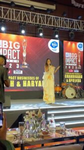 Sara Gurpal Instagram - Haryana walon btao konsa gana seh. ?????
Thanking @mlkhattar  ji for the award … 

Special Thanks  @gajenderphogat ji #HaryanaOnTop #JaiHaryana #ProudHaryanvi