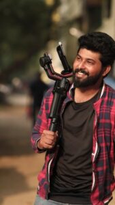Saravana Vickram Instagram - VARISU TRAILER 🔥 My Version 😉
Fan boy 🤩 #thalapathy 
Waiting for #varisu 

Dop 👉 @gokul_krishnan_1010 

@jagadish_palanisamy @7_screenstudio @dilraju.producer @directorvamshi @rashmika_mandanna @musicthaman @onlynikil @lokesh.kanagaraj @chandru_duraiyappa @thalapathyvijay.fc @thalapathy_vijay_officials_ @actorsathish @r_sarath_kumar @vtvganeshnj  #theethalapathy #vaathalaiva @vijaytelevision @__vijayactor__ @arun_aravind_twins @arunraja_kamaraj @joinprakashraj