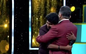 Saravana Vickram Instagram - Sharing the stage with my  inspiration @ikamalhaasan sir. 

 #TeamSaravanaVickram
#saravanavickram #kannan #PandiyanStores #Pandiyanstoreskannan
#KamalHaasan #Disneyplushotstartamil #RendulaOnnuPaakkalaam #BiggBossTamil #BBT #BBTamilSeason7 #பிக்பாஸ் #VijayTelevision #VijayTV