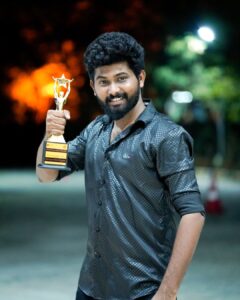 Saravana Vickram Instagram - Together we received our first award 🥹☺️
We are delighted to receive the "Cinemakaaran Award"

Finally we got recognised for our recreation reels 🤩🥰🥰🥰
This is more special to us because we feel it is the result of our Hardwork and love for our work...😌😌🤍

Many thanks to those who support and encourage us to do this kind of recreation videos😍😊💕

Thank you my dear nanba @vj_deepika_  for supporting me to do recreation videos and getting these awards as a talented fellow artist. It would not have been possible without you..👫🏻

Pc 👉 @gokul_krishnan_1010
Thank you @cinemakaaran24 for presenting this Award to us.
...

#awards