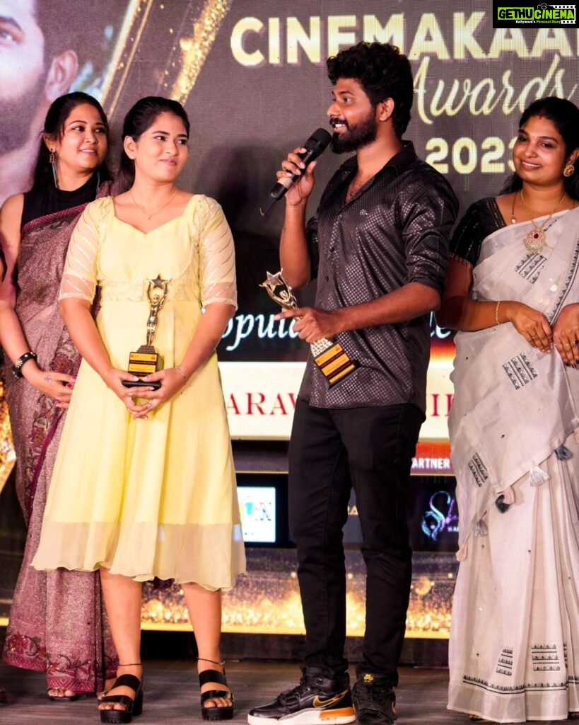 Saravana Vickram Instagram - Together we received our first award 🥹☺ We are delighted to receive the "Cinemakaaran Award" Finally we got recognised for our recreation reels 🤩🥰🥰🥰 This is more special to us because we feel it is the result of our Hardwork and love for our work...😌😌🤍 Many thanks to those who support and encourage us to do this kind of recreation videos😍😊💕 Thank you my dear nanba @vj_deepika_ for supporting me to do recreation videos and getting these awards as a talented fellow artist. It would not have been possible without you..👫🏻 Pc 👉 @gokul_krishnan_1010 Thank you @cinemakaaran24 for presenting this Award to us. ... #awards