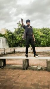 Saravana Vickram Instagram - Naan Ready thaan Varava...🦁🔥🤩😉🎉
Little try...💪🏻
Tribute to LEO team...🎉
Thanks to @surendran_joe master and @sanjay_.v._ 🤍 team work 
Dop 👉 @gokul_krishnan_1010
@lokesh.kanagaraj @anirudhofficial @actorvijay @7_screenstudio @jagadish_palanisamy 
#leo #thalapathy #vijay #naanready @mr.rathna 
#dance #alterego @sonymusic_south