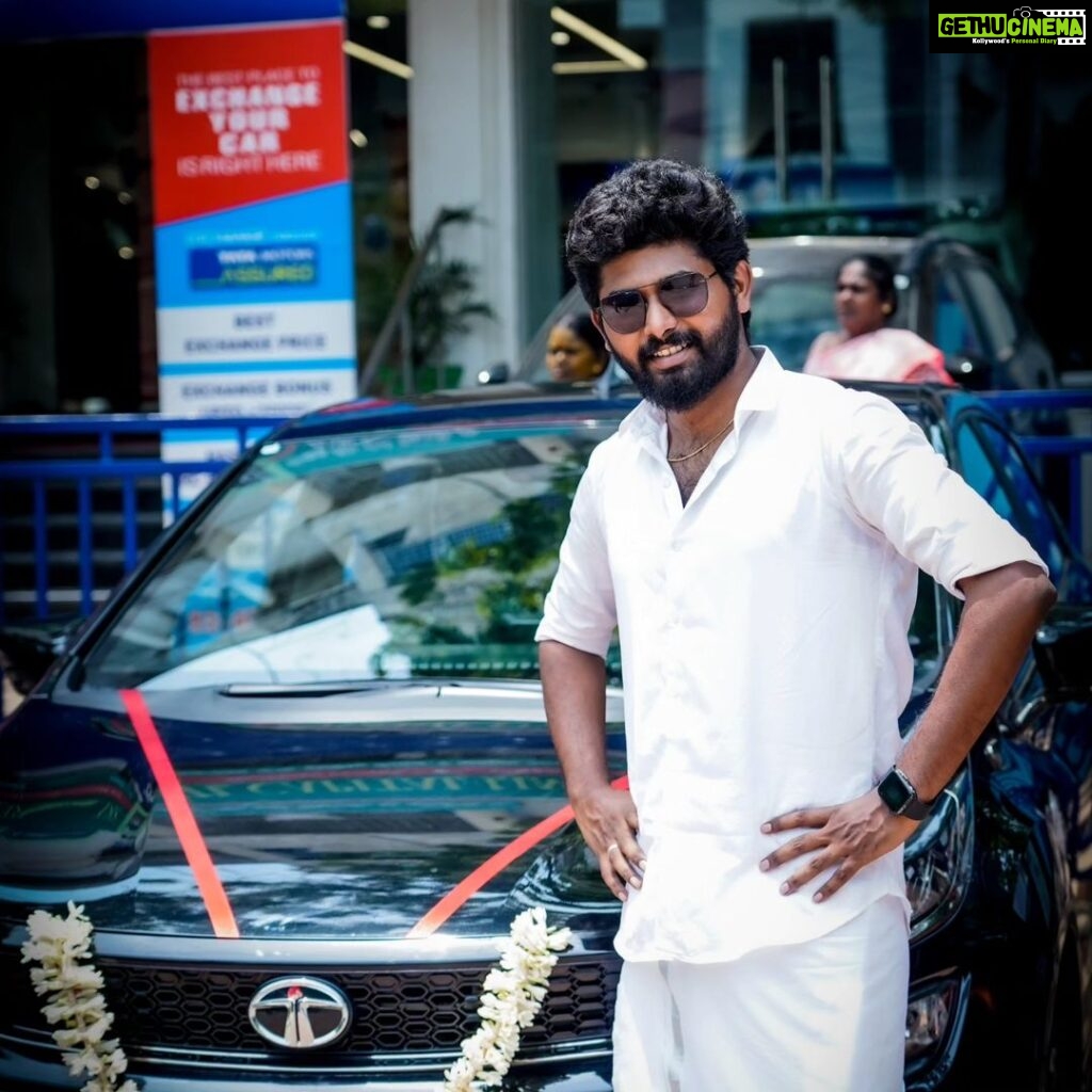 Saravana Vickram Instagram - Another Happiest Moment in my Life...😍☺ Introducing my New Space ship 🤩🥳😋 Promoted as Car Owner 😜 🖤🖤🖤BLACK 🖤🖤🖤 #Altroz #dark PC 👉 @gokul_krishnan_1010