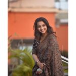 Sayali Sanjeev Instagram - Pune promotions • 📸 @saneshashank Styled by @trushala_nayak Earrings by @candies_collection Saree & blouse by @eternitybysakshi • • #goshtaekapaithanichi #intheatresnow महाराष्ट्र