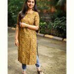 Sayali Sanjeev Instagram - 💫 • • • Wearing @radheya_collection • • #goodevening Mumbai, Maharashtra