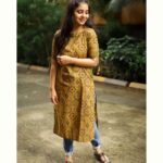 Sayali Sanjeev Instagram - 💫 • • • Wearing @radheya_collection • • #goodevening Mumbai, Maharashtra