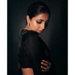 Sayali Sanjeev Instagram – Black lady 🖤
•
•
Clicked by @deepali_td_official 
Styled by @trushala_nayak 
Saree by @navyasabyliva 
Blouse by @soniyasaanchi @labelsoniyasaanchi 
•
#filmfare #sayalisanjeev #blacklady महाराष्ट्र