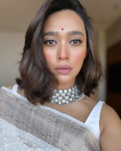 Sayani Gupta Instagram - Shubho Shaptami 🪷

In this resplendent @shantibanaras saree & @curiocottagejewelry necklace 
@elevate_promotions 🌸