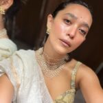 Sayani Gupta Instagram - Classic-Cal My new @fabindiaofficial find 🤍 With @amrapalijewels #nobase #clearskin