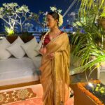 Sayani Gupta Instagram - The night that started well.. well, well! Wanted to wear gold. Kanu sent me this beautiful @raw_mango tissue. Styled myself with the gorgeous @curiocottagejewelry & did my hair make up. Gajra for the win always! #nofilter At @minimathur ‘s beautiful terrace clicked by @sairahkabir 🌟 PS: please don’t ask lipstick shades. There are 5 in there. Thank you! Have the best Diwali! 🪔💫✨