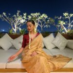 Sayani Gupta Instagram - The night that started well.. well, well! Wanted to wear gold. Kanu sent me this beautiful @raw_mango tissue. Styled myself with the gorgeous @curiocottagejewelry & did my hair make up. Gajra for the win always! #nofilter At @minimathur ‘s beautiful terrace clicked by @sairahkabir 🌟 PS: please don’t ask lipstick shades. There are 5 in there. Thank you! Have the best Diwali! 🪔💫✨