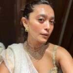 Sayani Gupta Instagram - Classic-Cal My new @fabindiaofficial find 🤍 With @amrapalijewels #nobase #clearskin