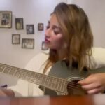 Sayantika Banerjee Instagram - Nei Kaj Toh Guitarbaaj ‼️😎🎸 #withlovesayantika @suvajit_guitarist_nag Sorry out of practice 🫣😢 #guitar #jamsession #music #strum #bollywood #acoustic #sayantikabanerjeeofficial
