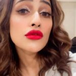 Sayantika Banerjee Instagram - Sunday Fun with a Blooper … #throwback #withlovesayantika #sunday #bloopers #réel #instagood
