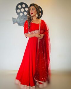 Sayantika Banerjee Instagram - মহানায়ক সম্মান ২০২৩ 

Costume & Styling - @rabhisek 
Makeup- Amir 
Hair- @arup9099 
Accessories- @bohurupi_santiniketan 
Team Sayantika- @am.it4259 @goutambhowmik12