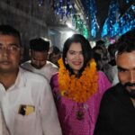Seema Singh Instagram - कल अपने बारबिघा विधान सभा के गवय गाँव में दुर्गा माता मेला का उद्घाटन करने का अवसर प्राप्त हुआ,मुझे आमन्त्रित करने के लिए मैं सभी आयोजक कार्यकर्ताओं को धन्यवाद देती हूँ , और हमारे गवय गाँव की जनता को धन्यवाद इतना सारा प्यार और आशीर्वाद देने के लिए ,अपना प्यार और आशीर्वाद ऐसे ही बनाए रखें 🙏😇 Barbigha
