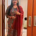 Seema Singh Instagram - यदि हम अभी भी उस व्यक्ति को ढूंढ रहे हैं* *जो हमारी जिंदगी बदल सकता है .... तो हमें एक बार आईने में देखना चाहिए .... क्योंकि - खुद से ज्यादा हमें यदि हम अभी भी* उस व्यक्ति को ढूंढ रहे हैं* *जो हमारी जिंदगी बदल सकता है .... तो हमें एक बार* आईने में देखना चाहिए ....* क्योंकि - खुद से ज्यादा हमें* और कोई नही बदल सकता।* *सुप्रभात* और कोई नही बदल सकता। 💯 🙏सुप्रभात🙏 . . . #goodmorning #morningpost #photooftheday #mirrorselfie