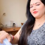 Seema Singh Instagram - Fun 🤩. . . . . #reels #reelsinstagram #fun #funnyvideos #timepass😜 #masti #video #viral #ootd