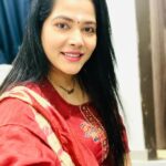 Seema Singh Instagram - 🌻🌻 संपत्तियां, पैसा, उपलब्धियाँ, प्रतिष्ठा, सम्मान, पद... कुछ भी मायने नहीं रखता, अगर आप खुश़ नहीं हैं... इस जिंदगी की सबसे पहली जरूरत है... आपका ख़ुश रहना !!!🙏🏻🌹 #morning #morningpost #photooftheday #thoughts #photo #instadaily #instagood