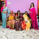 Seema Singh Instagram - Maa, dadimaa,nanimaa दुनिया का सबसे फ़ायदेमंद सौदा बुजुर्गों के पास बैठना है चंद लम्हों के बदले में वो आपको बरसों का तजुर्बा देते है💯✅ . . . . #family #photooftheday Barbigha