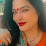 Seema Singh Instagram - ज़िंदगी में सुकून चाहिए तो लोगो को नज़र अंदाज़ करना सीखो 💯. . . . . #mornin #morningpost #thoughtoftheday #dailypost #photography #photooftheday