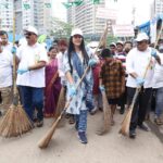 Seema Singh Instagram - आज मैं भारतीय जनता पार्टी एवं महानगरपालिका मुंबई और लालजी पाड़ा कांदिवली पश्चिम के नगरसेवक @kamleshyadav1802 जी के आमंत्रण पर स्वच्छता अभियान की हिस्सा बनी ...इस मुहिम का हिस्सा बनकर मुझे बहुत अच्छा लगा..मैं इसके लिए देश के और इस मुहिम के रचनाकार यशस्वी प्रधानमंत्री आदरणीय नरेंद्र @narendramodi जी का आभार प्रकट करती हूं..साथ ही लालजीपाड़ा के नगरसेवक कमलेश यादव जी ,भाजपा कांदिवली पश्चिम मुंबई, एवं महानगरपालिका मुंबई का इस सफल आयोजन के लिए और मुझे इस अभियान से जोड़ने के लिए धन्यवाद करती हूं. स्वच्छ समाज स्वच्छ भारत स्वच्छ देश एक कदम स्वच्छता की ओर.... आपकी सीमा सिंह अभिनेत्री सह नेत्री प्रदेश महासचिव (बिहार प्रदेश यूथ विंग) लोजपा रामविलास