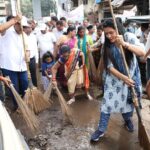 Seema Singh Instagram - आज मैं भारतीय जनता पार्टी एवं महानगरपालिका मुंबई और लालजी पाड़ा कांदिवली पश्चिम के नगरसेवक @kamleshyadav1802 जी के आमंत्रण पर स्वच्छता अभियान की हिस्सा बनी ...इस मुहिम का हिस्सा बनकर मुझे बहुत अच्छा लगा..मैं इसके लिए देश के और इस मुहिम के रचनाकार यशस्वी प्रधानमंत्री आदरणीय नरेंद्र @narendramodi जी का आभार प्रकट करती हूं..साथ ही लालजीपाड़ा के नगरसेवक कमलेश यादव जी ,भाजपा कांदिवली पश्चिम मुंबई, एवं महानगरपालिका मुंबई का इस सफल आयोजन के लिए और मुझे इस अभियान से जोड़ने के लिए धन्यवाद करती हूं. स्वच्छ समाज स्वच्छ भारत स्वच्छ देश एक कदम स्वच्छता की ओर.... आपकी सीमा सिंह अभिनेत्री सह नेत्री प्रदेश महासचिव (बिहार प्रदेश यूथ विंग) लोजपा रामविलास