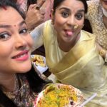 Seema Singh Instagram - ये सारे बदमास है 🤪🤪 Sorry dosto isse achha audio aur koi ho hi nahi sakta tha 😂😂😂😂😂😂😂😂😂😂 #friendship #friends #ganpati2023 #bhojpuriactress #sangeetatiwari #anaragupta #lovyrahtogi #seemasingh #reels #video #trending #trendingreels