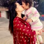 Seema Singh Instagram - Ye to meri jaan hai 🌈🙌🏻❤️. . . . . . #reels #reelsinstagram #mothersonlove❤️ #trending #trendingreels #ootd #instagram #video