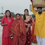 Seema Singh Instagram - इस दिन का बेसब्री से इंतज़ार था छट पे देवर के साथ देवरानी मेरी देवरानी का पहला छठ😇 . . . #devranijethani #chhathpuja #chhath2023 #trending #pics #photography #barbigha #bihar Barbigha