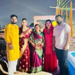 Seema Singh Instagram - family 🌈❤️🙏 जय छठी मैया 😇🙏 . . . #jaichhathimaiya🙏 #bihar #barbigha #family #sandhyaaragh🙏🙏 Barbigha