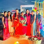 Seema Singh Instagram - family 🌈❤️🙏 जय छठी मैया 😇🙏 . . . #jaichhathimaiya🙏 #bihar #barbigha #family #sandhyaaragh🙏🙏 Barbigha